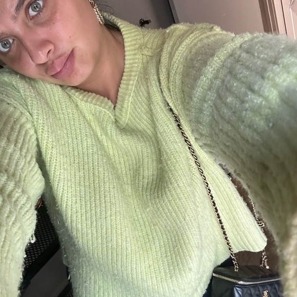 A mini Chanel make up bag perfect to put everything you need in for a night out. - Picture 4 of 4